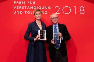 שני הזוכים בפרס, דויד גרוסמן וסוזנה קלאטן. צילום: Pietschmann/Wagenzik
