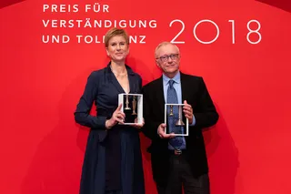 שני הזוכים בפרס, דויד גרוסמן וסוזנה קלאטן. צילום: Pietschmann/Wagenzik