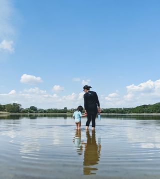 אשתי קירה עם בתי הבכורה נעימה באגם בברנדנבורג